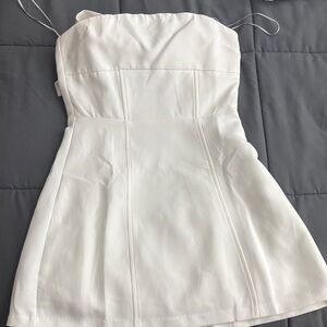 Elegant White Strapless Dress